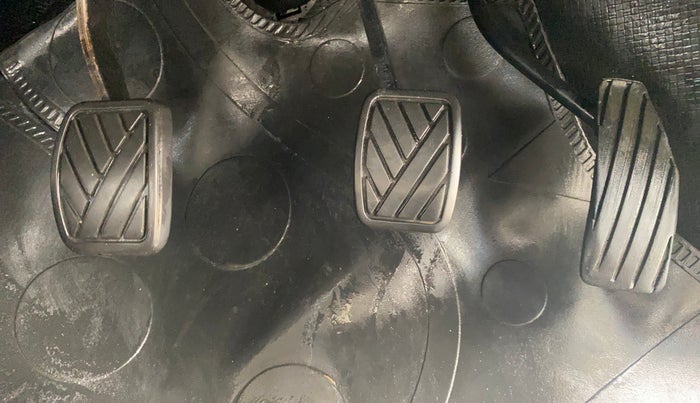 2014 Maruti Wagon R 1.0 VXI, Petrol, Manual, 1,08,140 km, Pedals