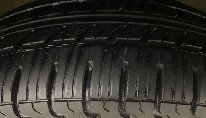 2014 Maruti Wagon R 1.0 VXI, Petrol, Manual, 1,08,140 km, Right Front Tyre Tread