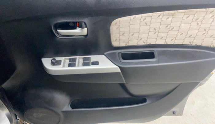 2014 Maruti Wagon R 1.0 VXI, Petrol, Manual, 1,08,140 km, Driver Side Door Panels Control