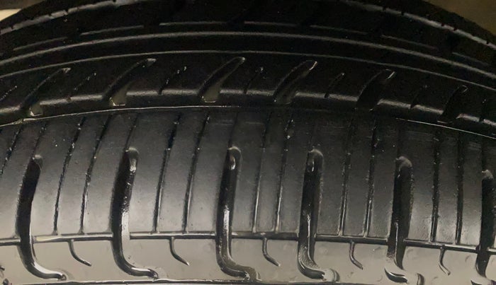 2014 Maruti Wagon R 1.0 VXI, Petrol, Manual, 1,08,140 km, Left Front Tyre Tread