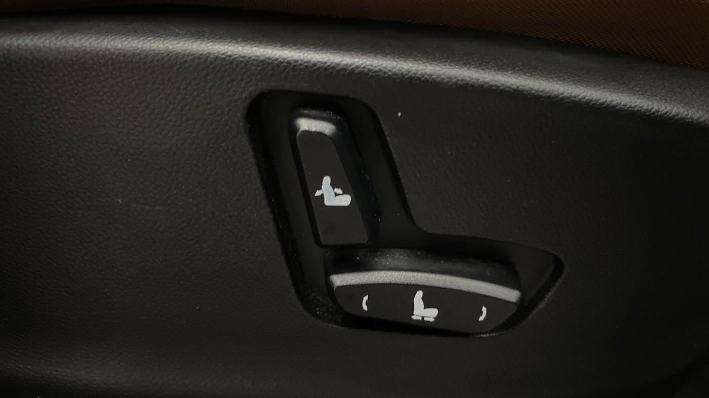2021 MG HECTOR PLUS SHARP 1.5 PETROL TURBO CVT 6-STR, Petrol, Automatic, 45,123 km, Driver Side Adjustment Panel