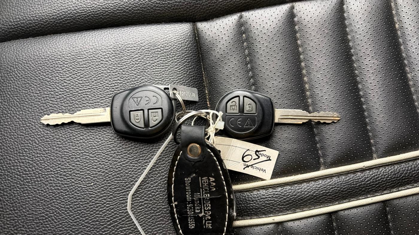 2018 Maruti Swift VXI, Petrol, Manual, 15,729 km, Key Close Up