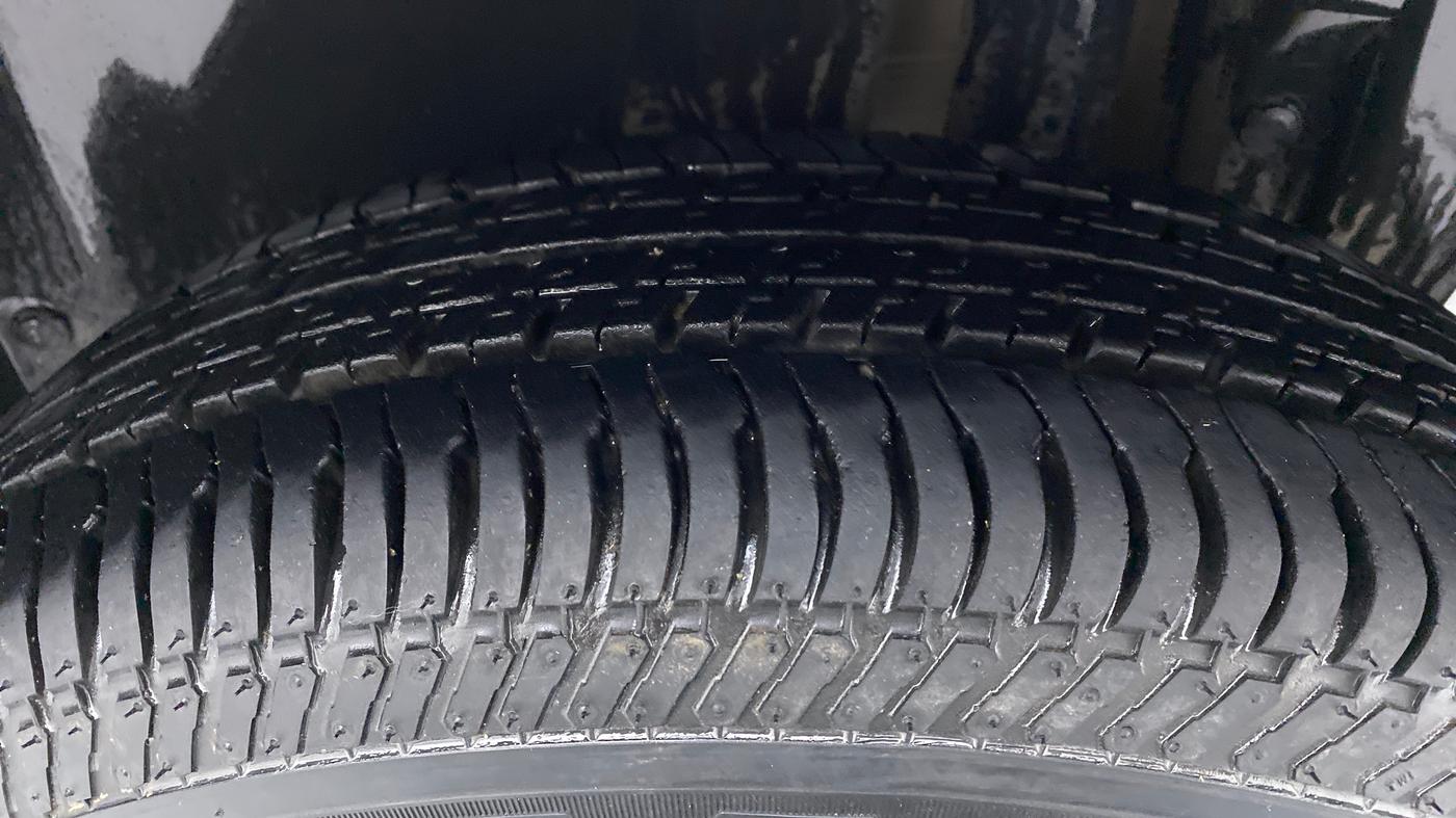 2013 Maruti Swift VXI D, Petrol, Manual, 57,323 km, Left Rear Tyre Tread