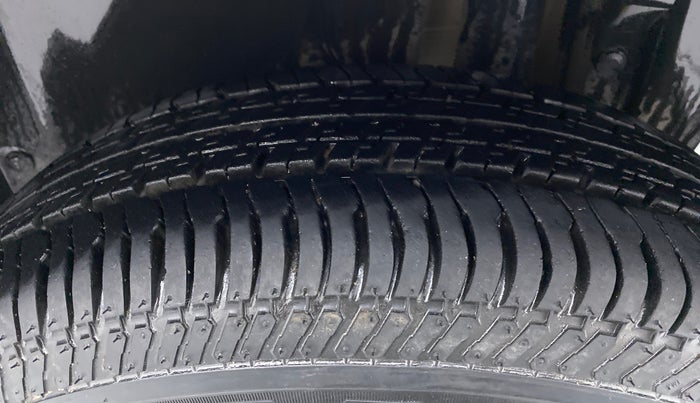 2013 Maruti Swift VXI D, Petrol, Manual, 57,323 km, Left Rear Tyre Tread