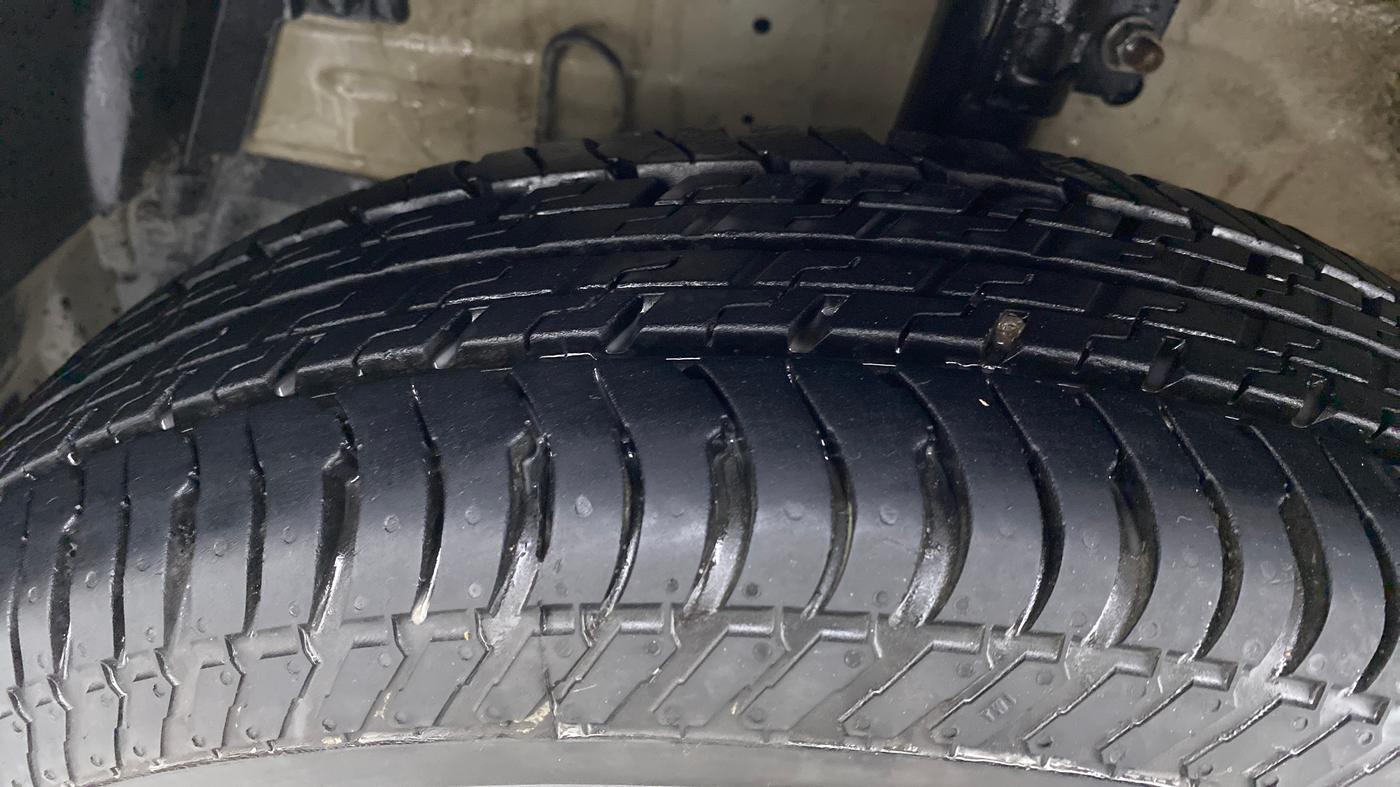 2013 Maruti Swift VXI D, Petrol, Manual, 57,323 km, Left Front Tyre Tread