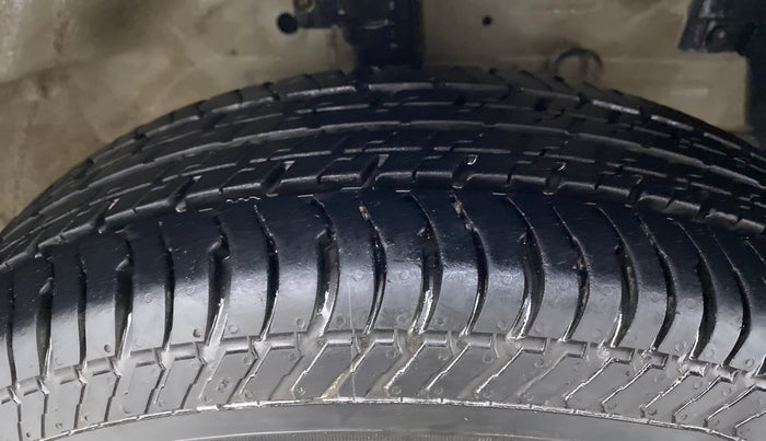 2013 Maruti Swift VXI D, Petrol, Manual, 57,323 km, Right Front Tyre Tread