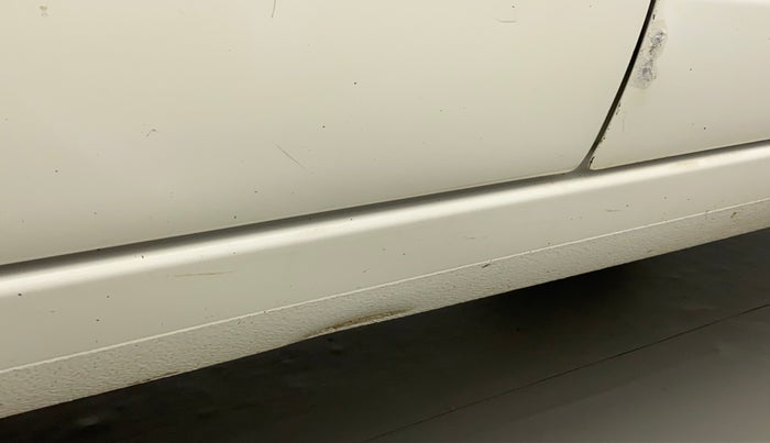 2010 Maruti Ritz LXI, Petrol, Manual, 73,755 km, Right running board - Slightly dented