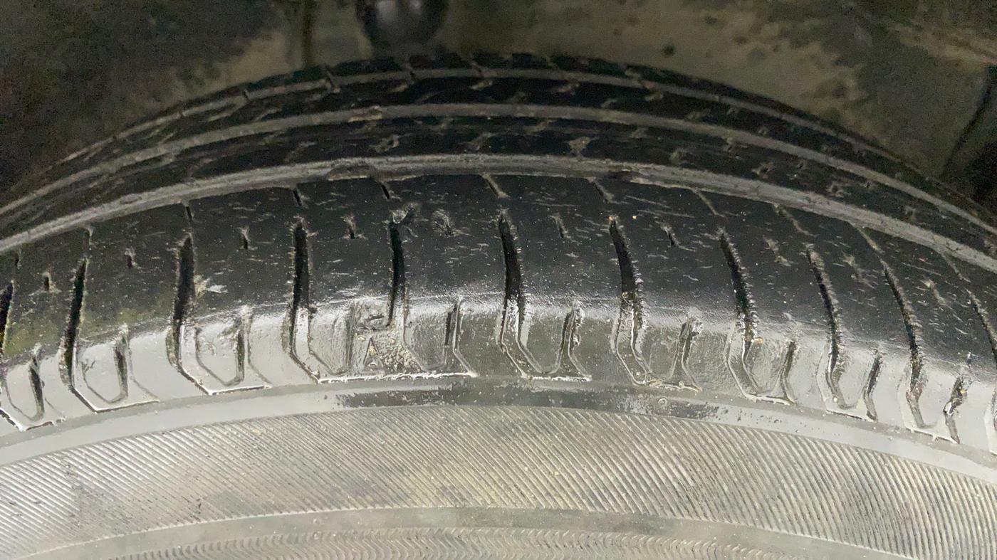 2010 Maruti Ritz LXI, Petrol, Manual, 73,755 km, Right Front Tyre Tread
