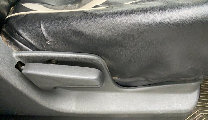 2010 Maruti Ritz LXI, Petrol, Manual, 73,755 km, Driver Side Adjustment Panel