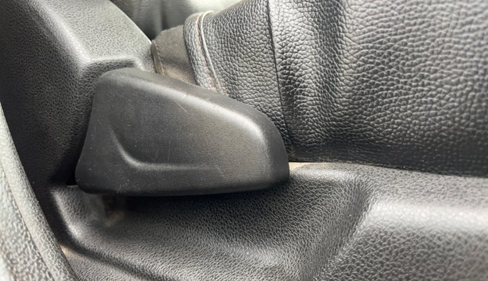 2018 Renault Kwid RXT 1.0 AMT (O), Petrol, Automatic, 59,064 km, Driver Side Adjustment Panel