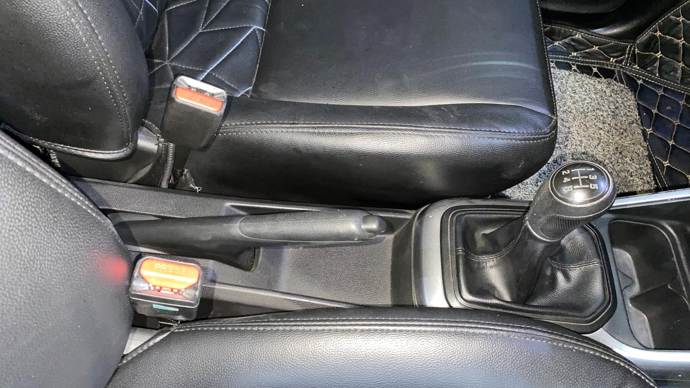 2020 Maruti IGNIS SIGMA 1.2, Petrol, Manual, 52,521 km, Gear Lever