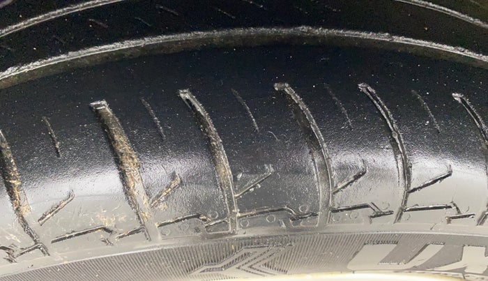 2023 Maruti Swift ZXI AMT, Petrol, Automatic, 35,438 km, Left Front Tyre Tread