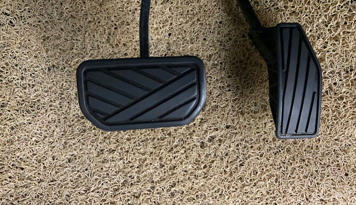 2023 Maruti Swift ZXI AMT, Petrol, Automatic, 35,438 km, Pedals