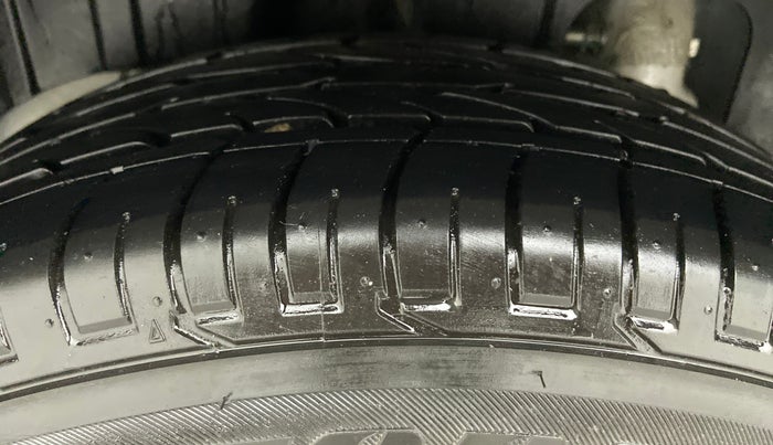 2022 Mahindra XUV300 1.2 W6 AT, Petrol, Automatic, 6,970 km, Right Rear Tyre Tread
