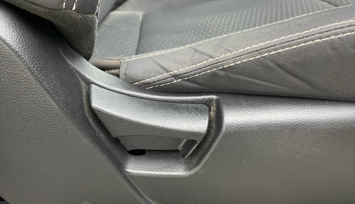 2022 Mahindra XUV300 1.2 W6 AT, Petrol, Automatic, 6,970 km, Driver Side Adjustment Panel