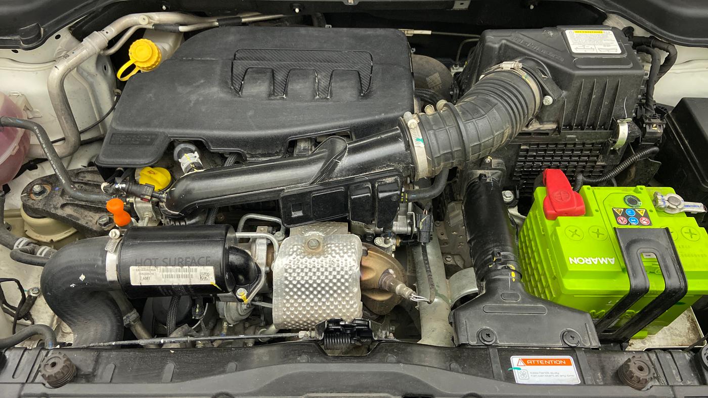 2022 Mahindra XUV300 1.2 W6 AT, Petrol, Automatic, 6,970 km, Open Bonet