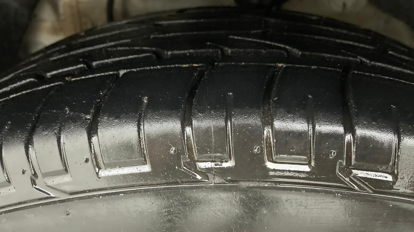 2022 Mahindra XUV300 1.2 W6 AT, Petrol, Automatic, 6,970 km, Left Front Tyre Tread