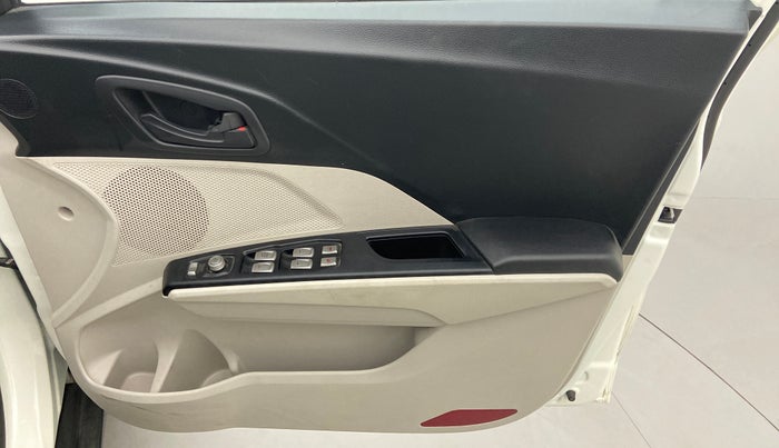 2022 Mahindra XUV300 1.2 W6 AT, Petrol, Automatic, 6,970 km, Driver Side Door Panels Control