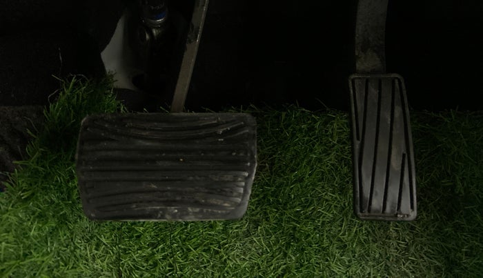 2022 Mahindra XUV300 1.2 W6 AT, Petrol, Automatic, 6,970 km, Pedals