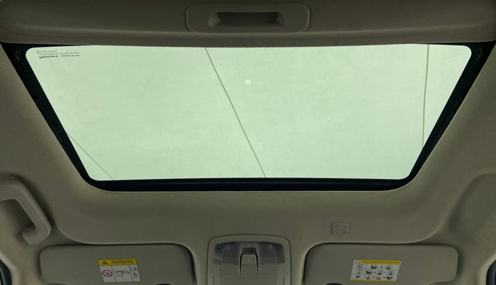 2022 Mahindra XUV300 1.2 W6 AT, Petrol, Automatic, 6,970 km, Moonroof/ Sunroof