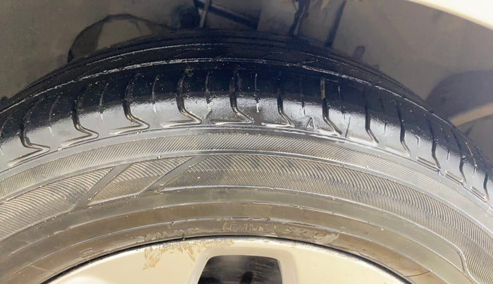 2016 Ford Figo Aspire TITANIUM 1.2 PETROL, Petrol, Manual, 59,046 km, Right Front Tyre Tread