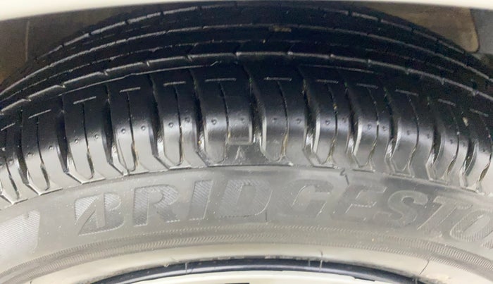 2021 Maruti Swift VXI, Petrol, Manual, 54,584 km, Right Front Tyre Tread