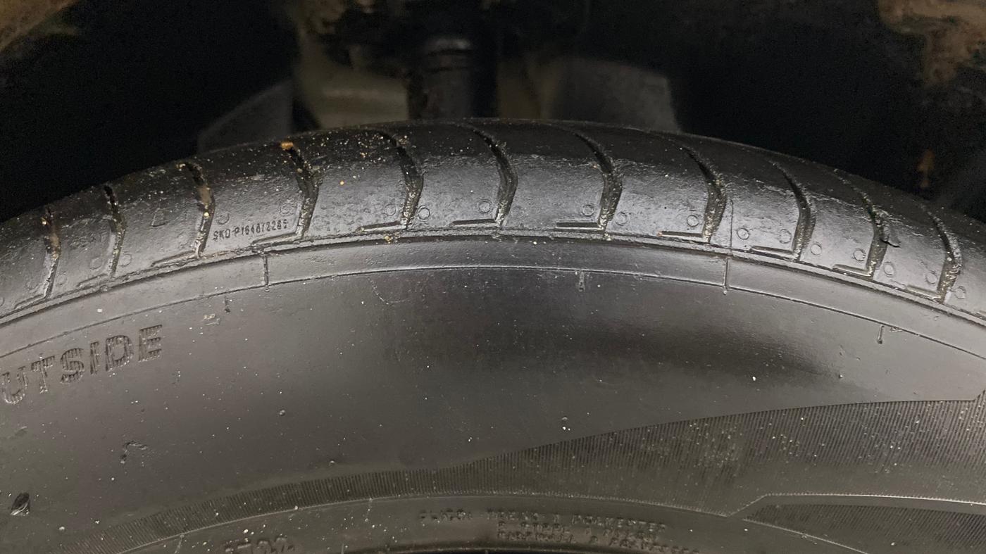 2014 Ford Ecosport TITANIUM 1.5L PETROL AT, Petrol, Automatic, 82,117 km, Right Front Tyre Tread