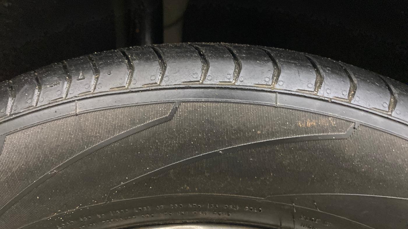 2014 Ford Ecosport TITANIUM 1.5L PETROL AT, Petrol, Automatic, 82,117 km, Right Rear Tyre Tread