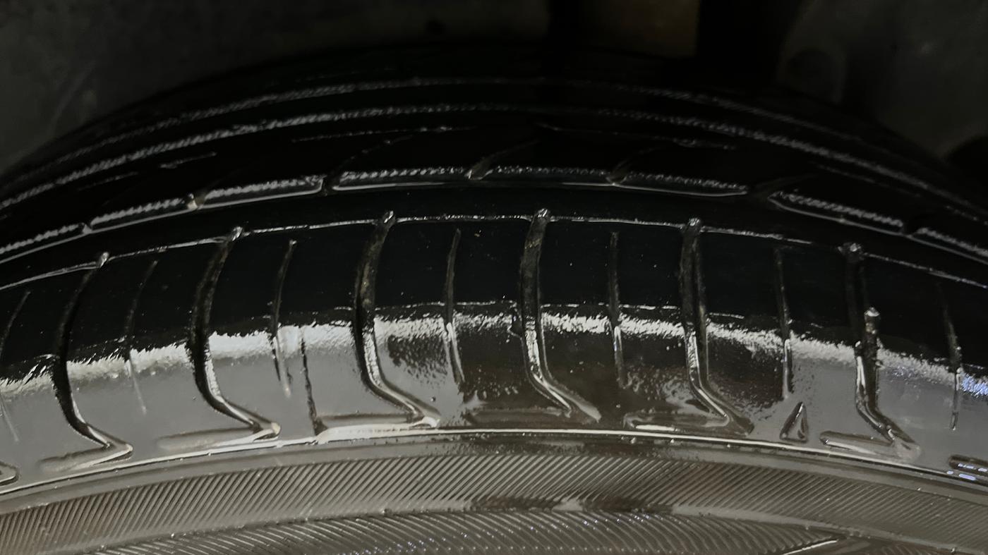 2015 Maruti Ertiga VXI, Petrol, Manual, 1,00,674 km, Left Rear Tyre Tread