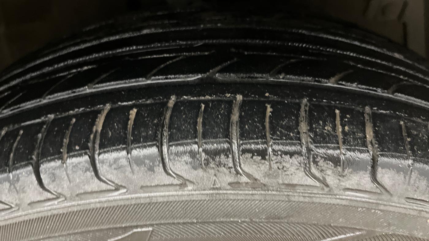 2015 Maruti Ertiga VXI, Petrol, Manual, 1,00,674 km, Right Front Tyre Tread