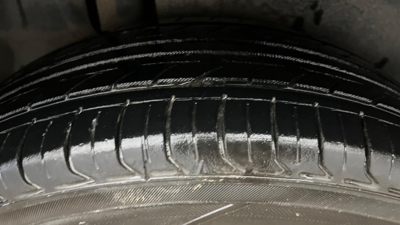 2015 Maruti Ertiga VXI, Petrol, Manual, 1,00,674 km, Right Rear Tyre Tread