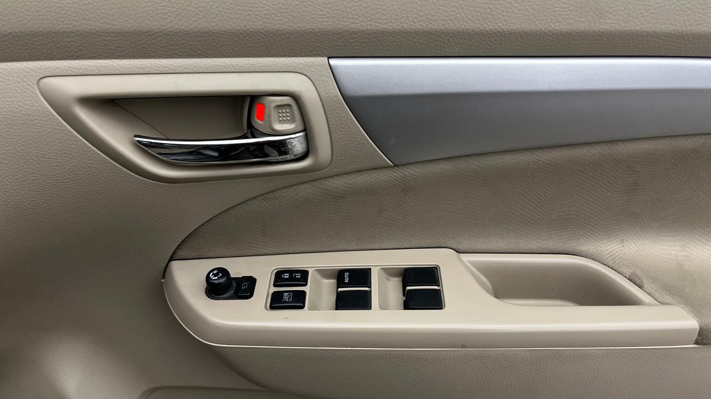 2015 Maruti Ertiga VXI, Petrol, Manual, 1,00,674 km, Driver Side Door Panels Control