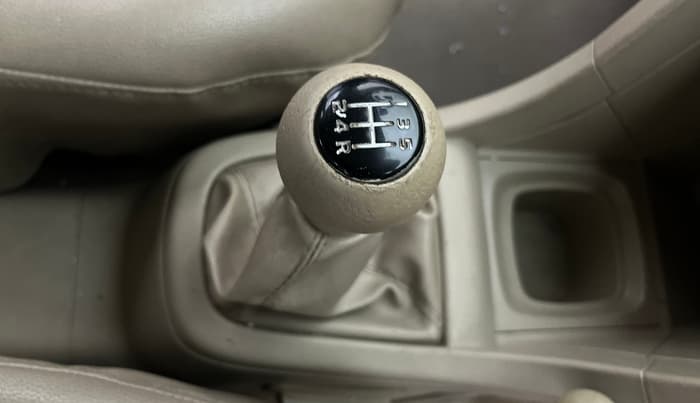 2015 Maruti Ertiga VXI, Petrol, Manual, 1,00,674 km, Gear Lever