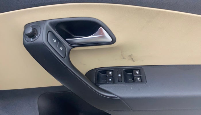 2015 Volkswagen Polo HIGHLINE1.2L, Petrol, Manual, 36,832 km, Driver Side Door Panels Control