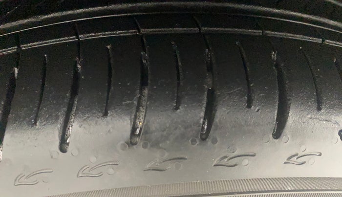 2015 Volkswagen Polo HIGHLINE1.2L, Petrol, Manual, 36,832 km, Left Front Tyre Tread