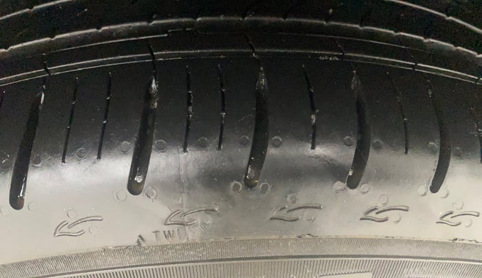 2015 Volkswagen Polo HIGHLINE1.2L, Petrol, Manual, 36,832 km, Left Rear Tyre Tread