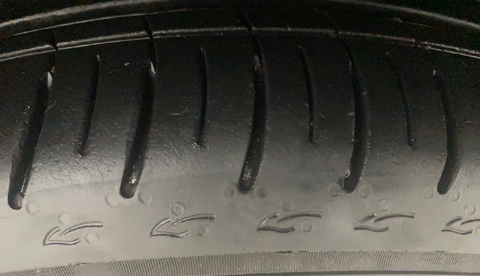 2015 Volkswagen Polo HIGHLINE1.2L, Petrol, Manual, 36,832 km, Right Front Tyre Tread