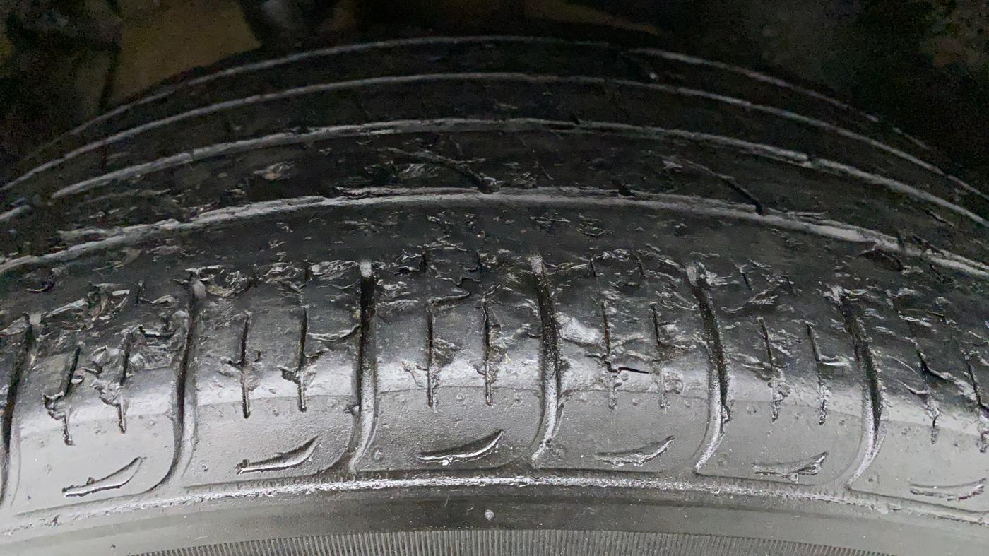 2020 Hyundai Tucson 2WD AT GLS PETROL, Petrol, Automatic, 39,064 km, Left Front Tyre Tread