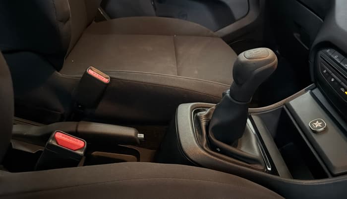 2022 Tata PUNCH PURE MT, Petrol, Manual, 36,833 km, Gear Lever