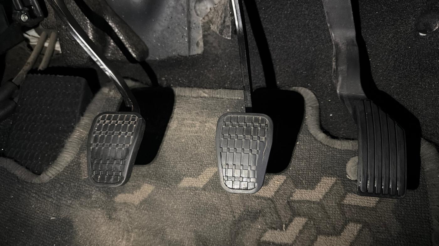2022 Tata PUNCH PURE MT, Petrol, Manual, 36,833 km, Pedals