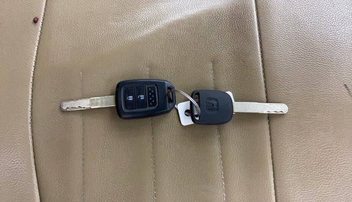 2020 Honda Amaze 1.2L I-VTEC S, Petrol, Manual, 1,19,949 km, Key Close Up