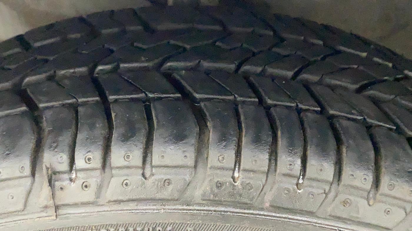 2015 Honda Brio S MT, Petrol, Manual, 34,105 km, Left Front Tyre Tread