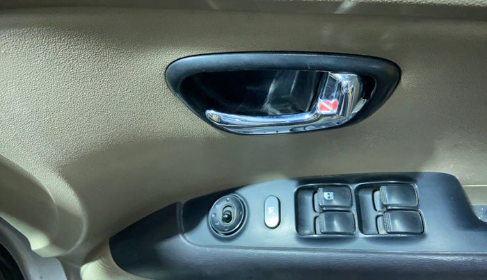 2013 Hyundai i10 MAGNA 1.2, Petrol, Manual, 78,099 km, Driver Side Door Panels Control