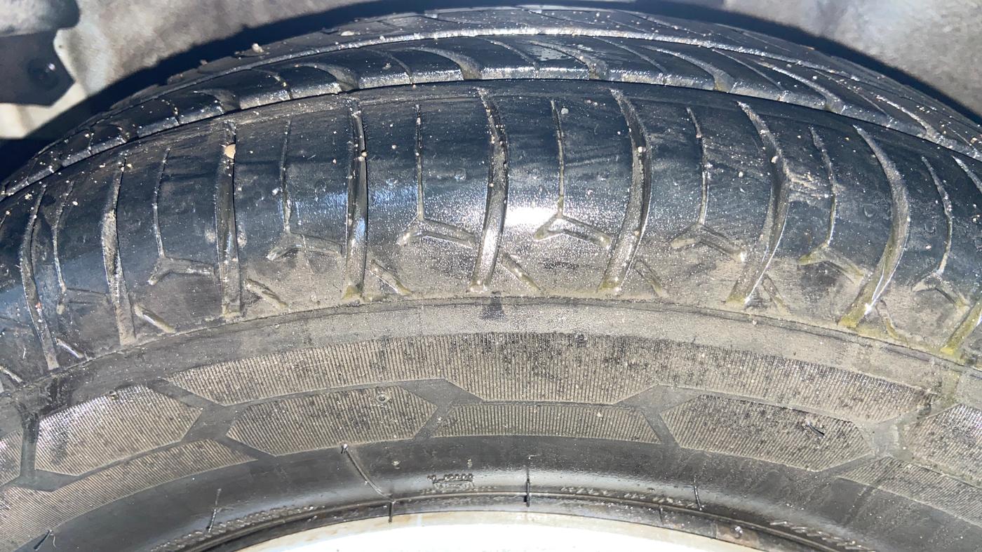 2013 Hyundai i10 MAGNA 1.2, Petrol, Manual, 77,955 km, Left Front Tyre Tread