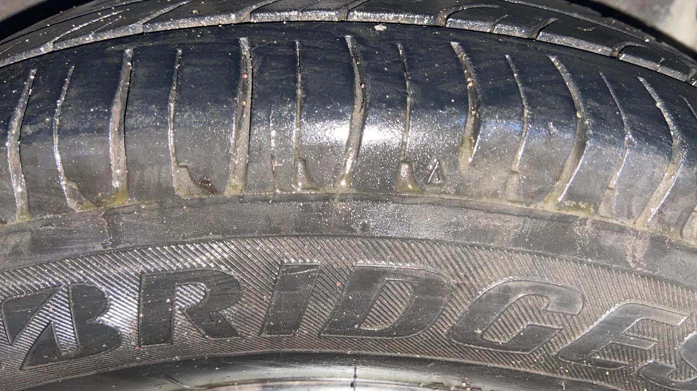 2013 Hyundai i10 MAGNA 1.2, Petrol, Manual, 77,955 km, Right Front Tyre Tread