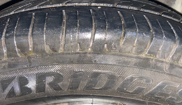 2013 Hyundai i10 MAGNA 1.2, Petrol, Manual, 78,099 km, Right Front Tyre Tread