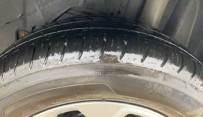 2017 Ford Figo Aspire TITANIUM 1.2 PETROL, Petrol, Manual, 89,994 km, Left Rear Tyre Tread