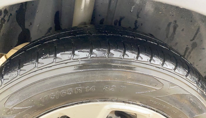 2017 Ford Figo Aspire TITANIUM 1.2 PETROL, Petrol, Manual, 89,994 km, Right Rear Tyre Tread