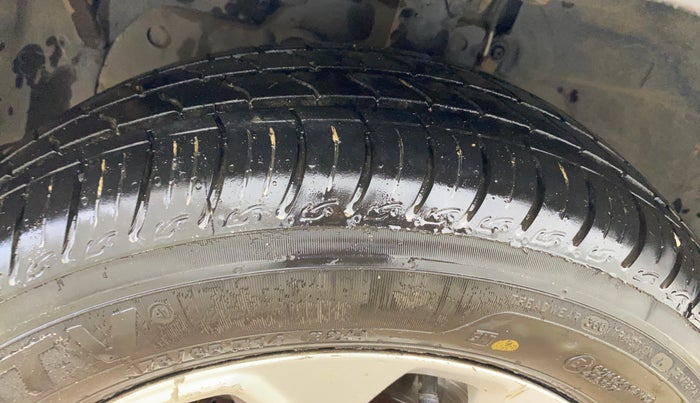 2017 Ford Figo Aspire TITANIUM 1.2 PETROL, Petrol, Manual, 89,994 km, Left Front Tyre Tread