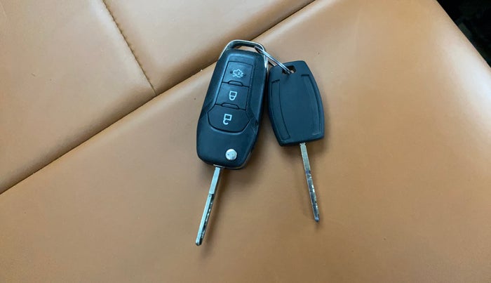 2017 Ford Figo Aspire TITANIUM 1.2 PETROL, Petrol, Manual, 89,994 km, Key Close Up